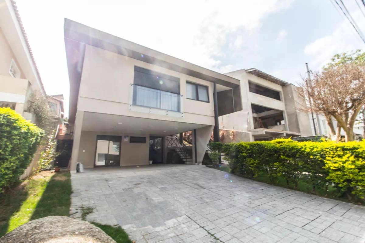 Casa em Condomínio para Venda, Santana de Parnaíba / SP, bairro Alphaville, 4 dormitórios, sendo 4 suítes, 5 banheiros, 4 vagas de garagem, área construída 300,00 m²